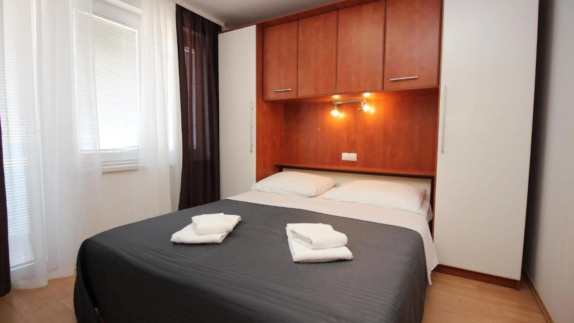 Modern Eingerichtete Apartment Fuer 4 Personen Ideal Fuer Famillien Mit Kinder Im Zentrum Von Baska