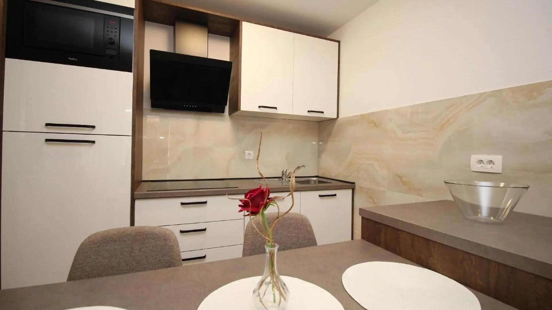 Modern Eingerichtete Apartment Fuer 4 Personen Ideal Fuer Famillien Mit Kinder Im Zentrum Von Baska