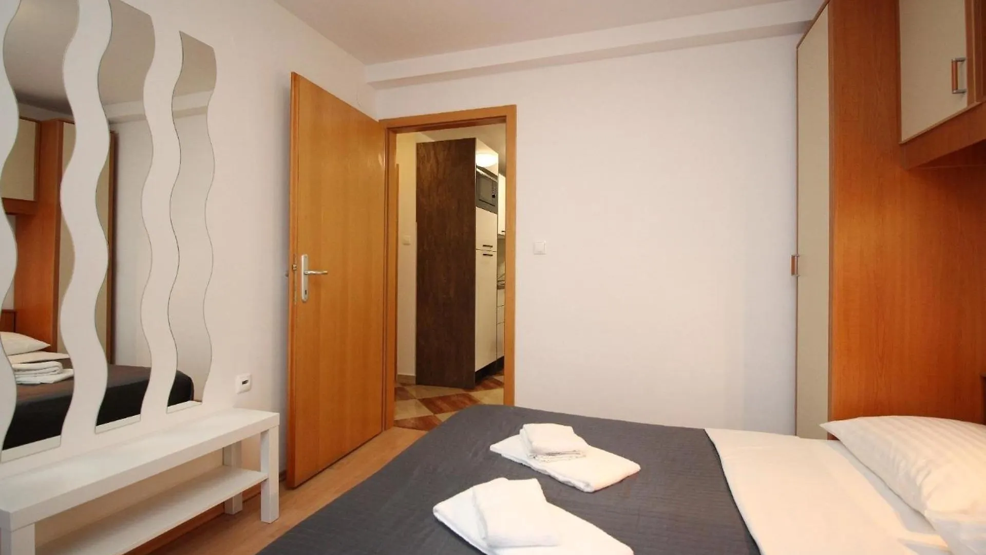 Modern Eingerichtete Apartment Fuer 4 Personen Ideal Fuer Famillien Mit Kinder Im Zentrum Von Baska Croatia
