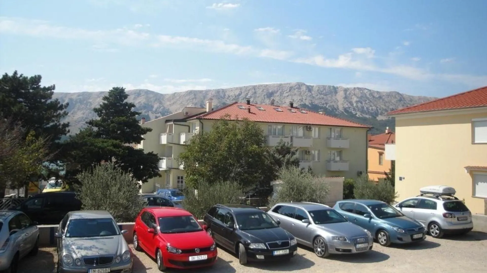 Modern Eingerichtete Apartment Fuer 4 Personen Ideal Fuer Famillien Mit Kinder Im Zentrum Von Baska 0*, Baska (Krk) Croatia