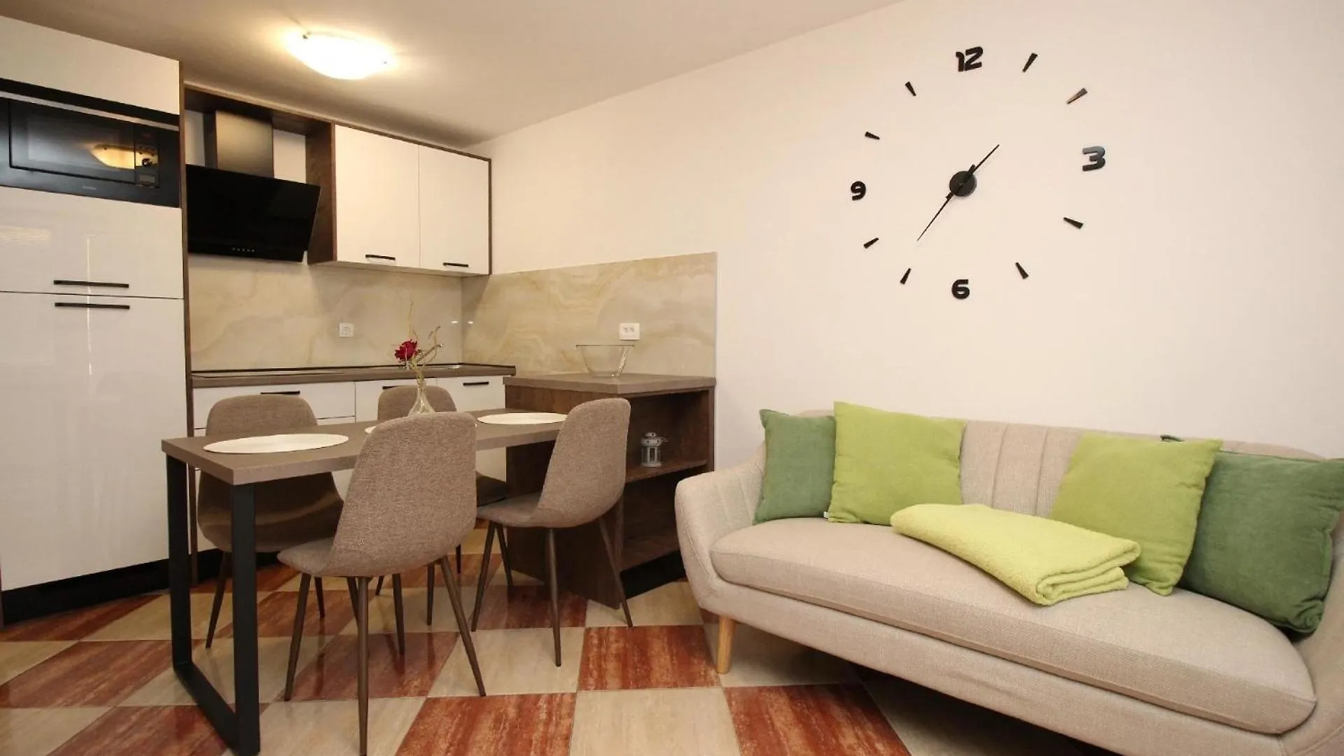 Modern Eingerichtete Apartment Fuer 4 Personen Ideal Fuer Famillien Mit Kinder Im Zentrum Von Baska 0*, Baska (Krk) Croatia