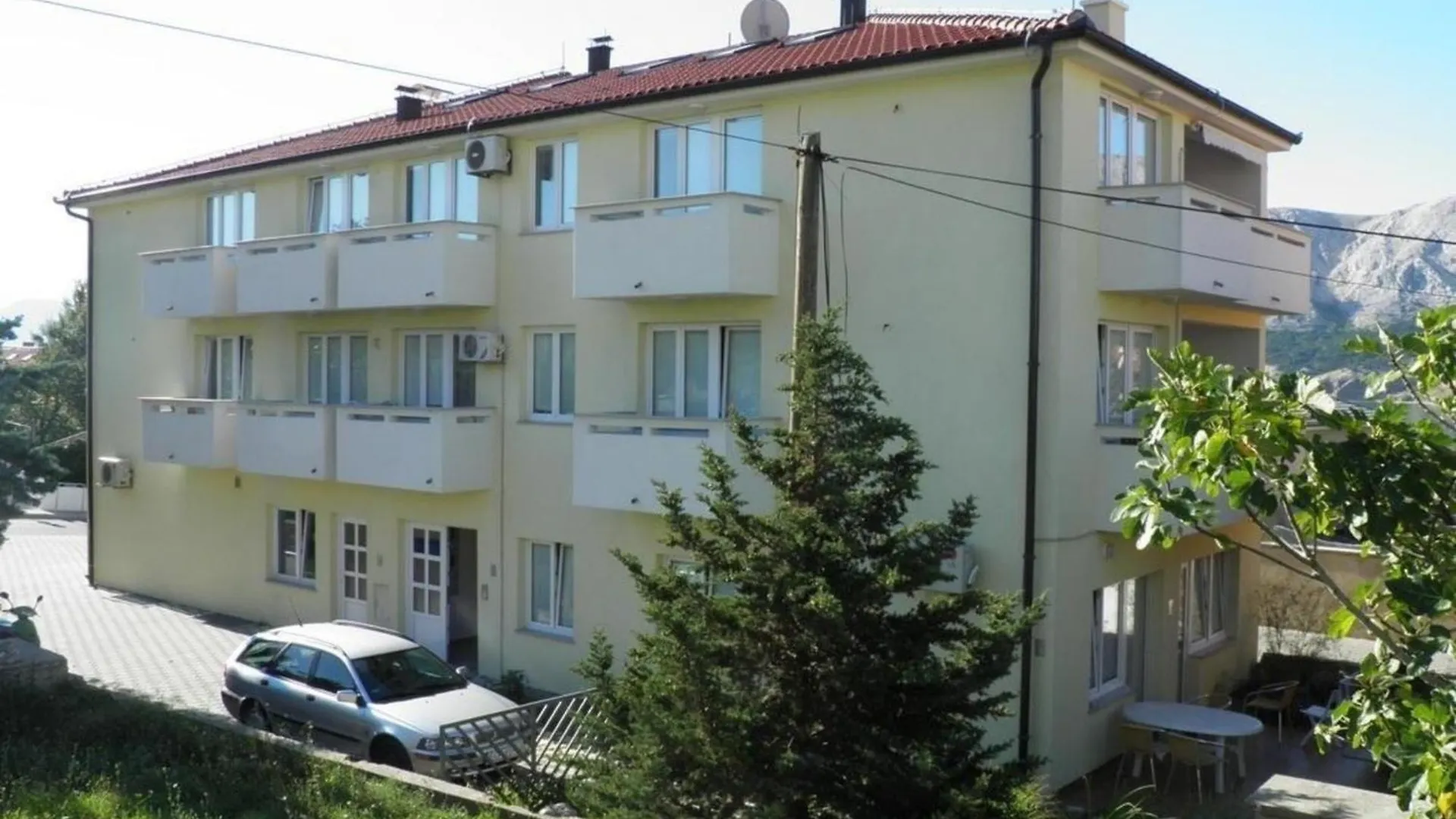 Modern Eingerichtete Apartment Fuer 4 Personen Ideal Fuer Famillien Mit Kinder Im Zentrum Von Baska  Baska (Krk)