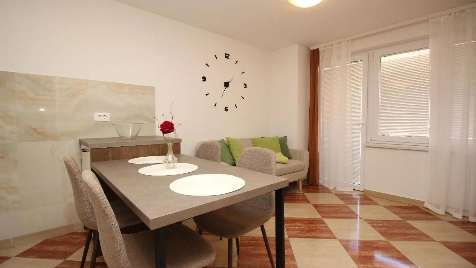 Modern Eingerichtete Apartment Fuer 4 Personen Ideal Fuer Famillien Mit Kinder Im Zentrum Von Baska