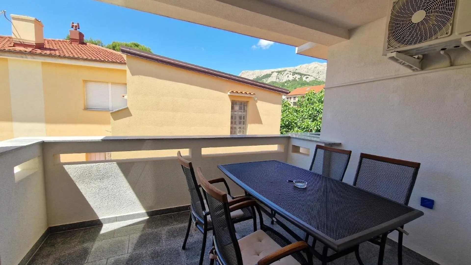 Modern Eingerichtete Apartment Fuer 4 Personen Ideal Fuer Famillien Mit Kinder Im Zentrum Von Baska