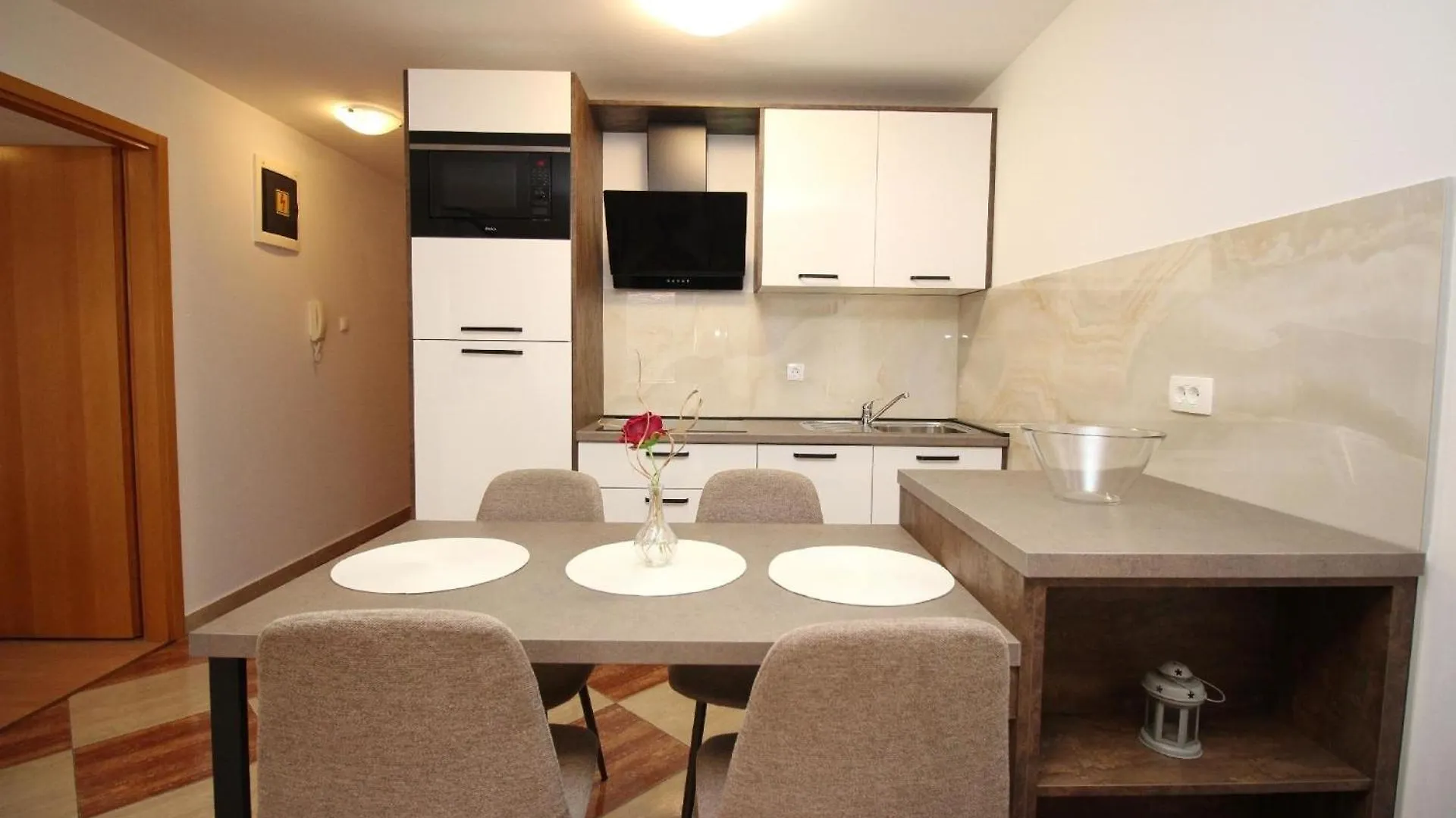 Modern Eingerichtete Apartment Fuer 4 Personen Ideal Fuer Famillien Mit Kinder Im Zentrum Von Baska Baška